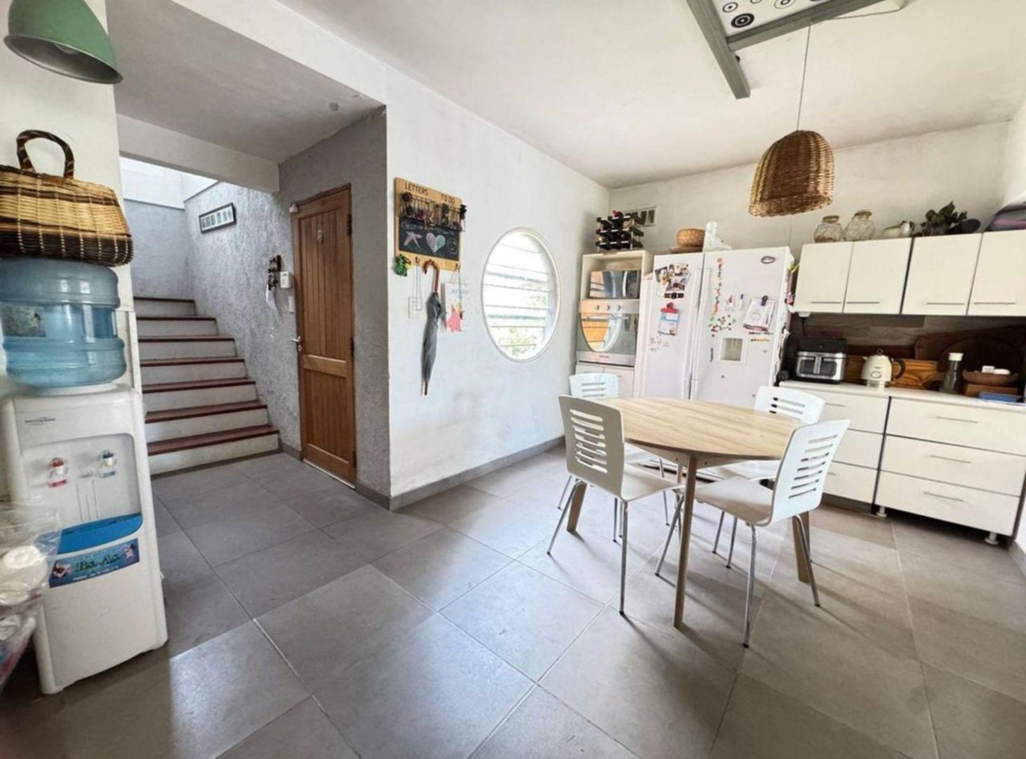 Foto de VENTA CASA 4 AMB CON PARQUE Y PILETA - P. LELOIR, imagen 4