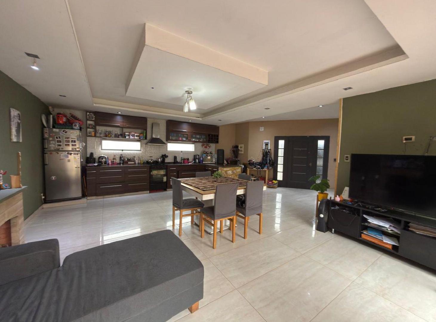 Foto de Casa en Venta 3 ambientes Villa Luzuriaga Patio, imagen 1