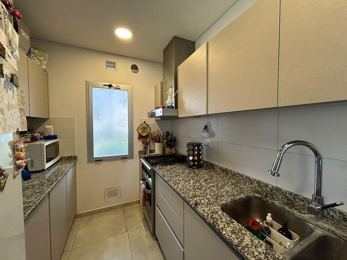 Foto de VENTA CASA 4 AMB. JARDÍN Y COCHERA - ITUZAINGO, imagen 4