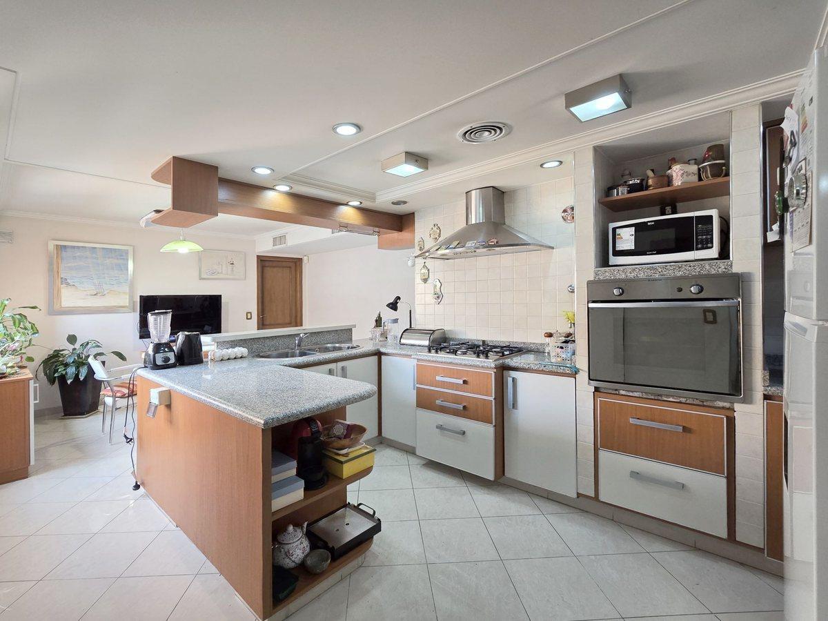 Foto de VENTA DEPARTAMENTO PISO4 AMBIENTES CASTELAR CENTRO, imagen 4