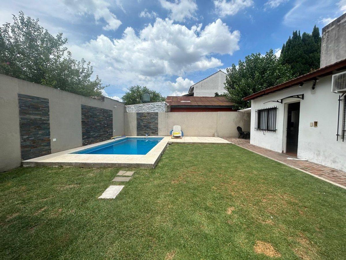 Foto de Venta Casa 4 Dormitorios Castelar Norte, imagen 2