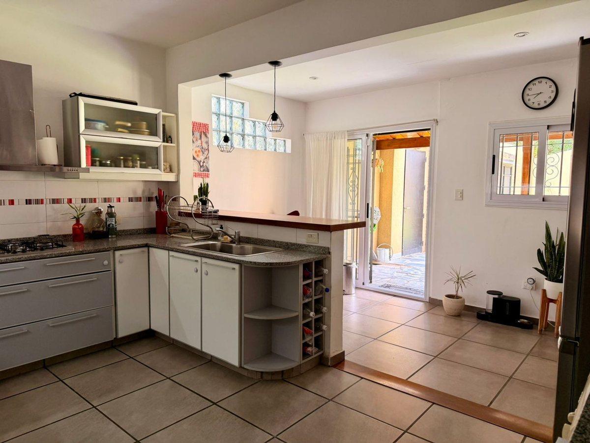 Foto de Venta Casa Ituzaingo Norte con Jardin Apto Credito, imagen 1
