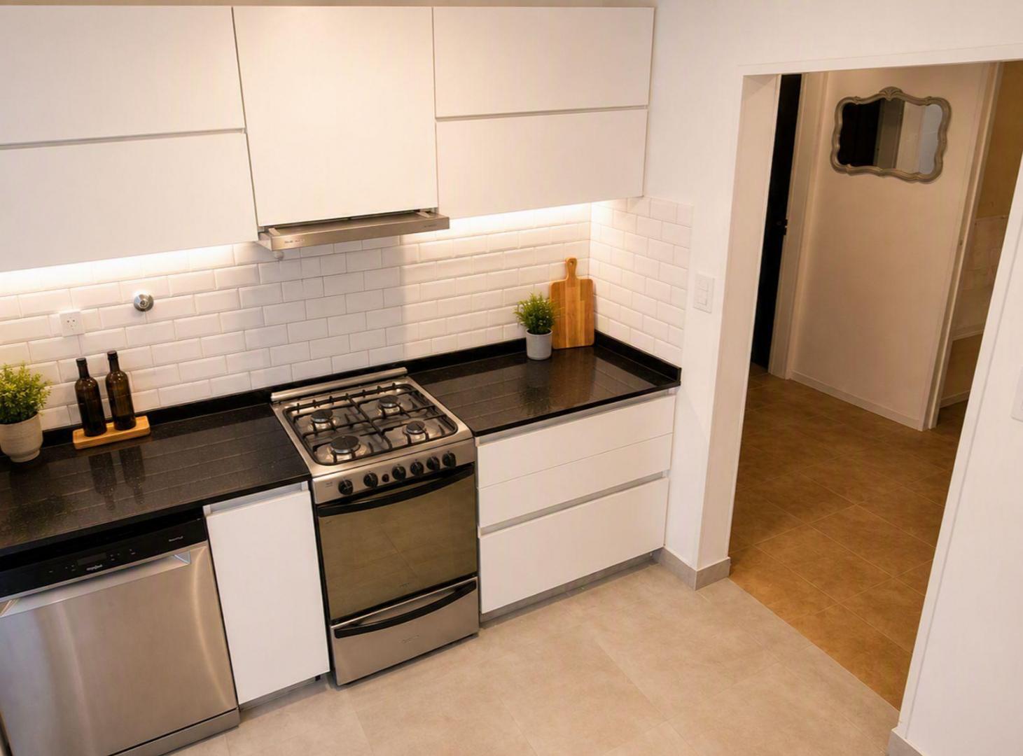 Foto de VENTA CASA 4 AMB. C/JARDÍN Y PILETA - CASTELAR, imagen 5