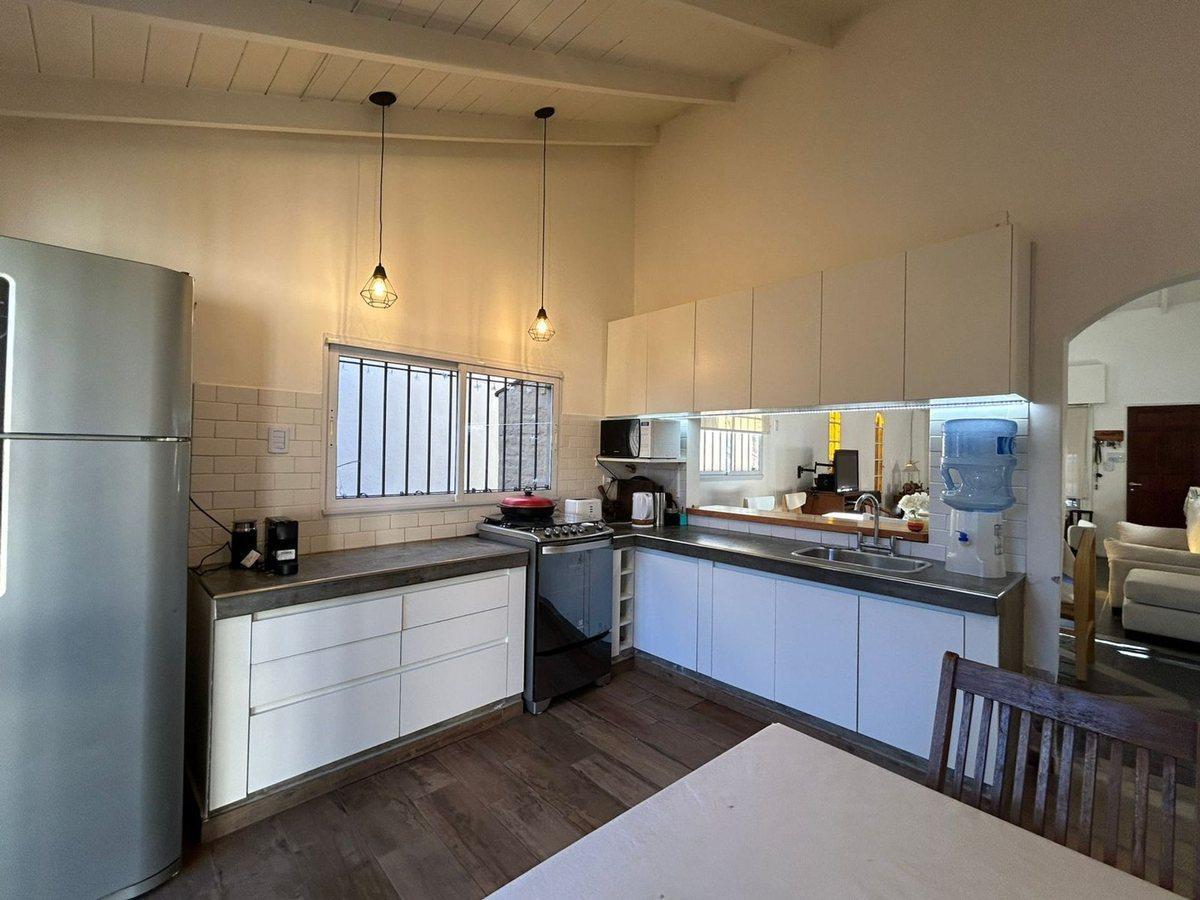 Foto de VENTA CASA 4 AMBIENTES C/PARQUE Y COCH - ITUZAINGO, imagen 4
