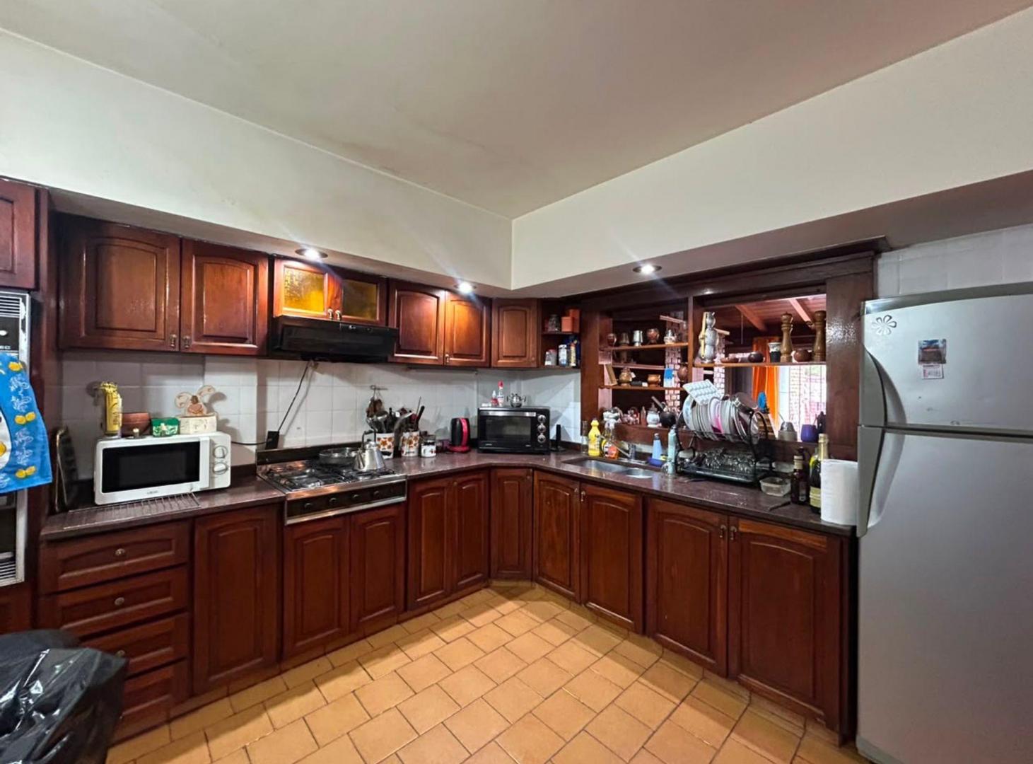 Foto de VENTA CASA 4AMBIENTES DEPOSITO COCHERAS V. MADERO, imagen 5