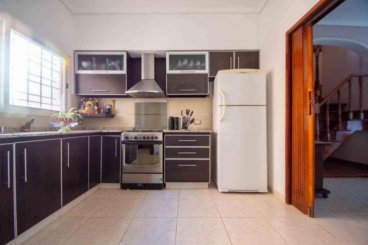 Foto de VENTA CASA 6 AMB. JARDIN, PATIO, COCHERA CASTELAR., imagen 1