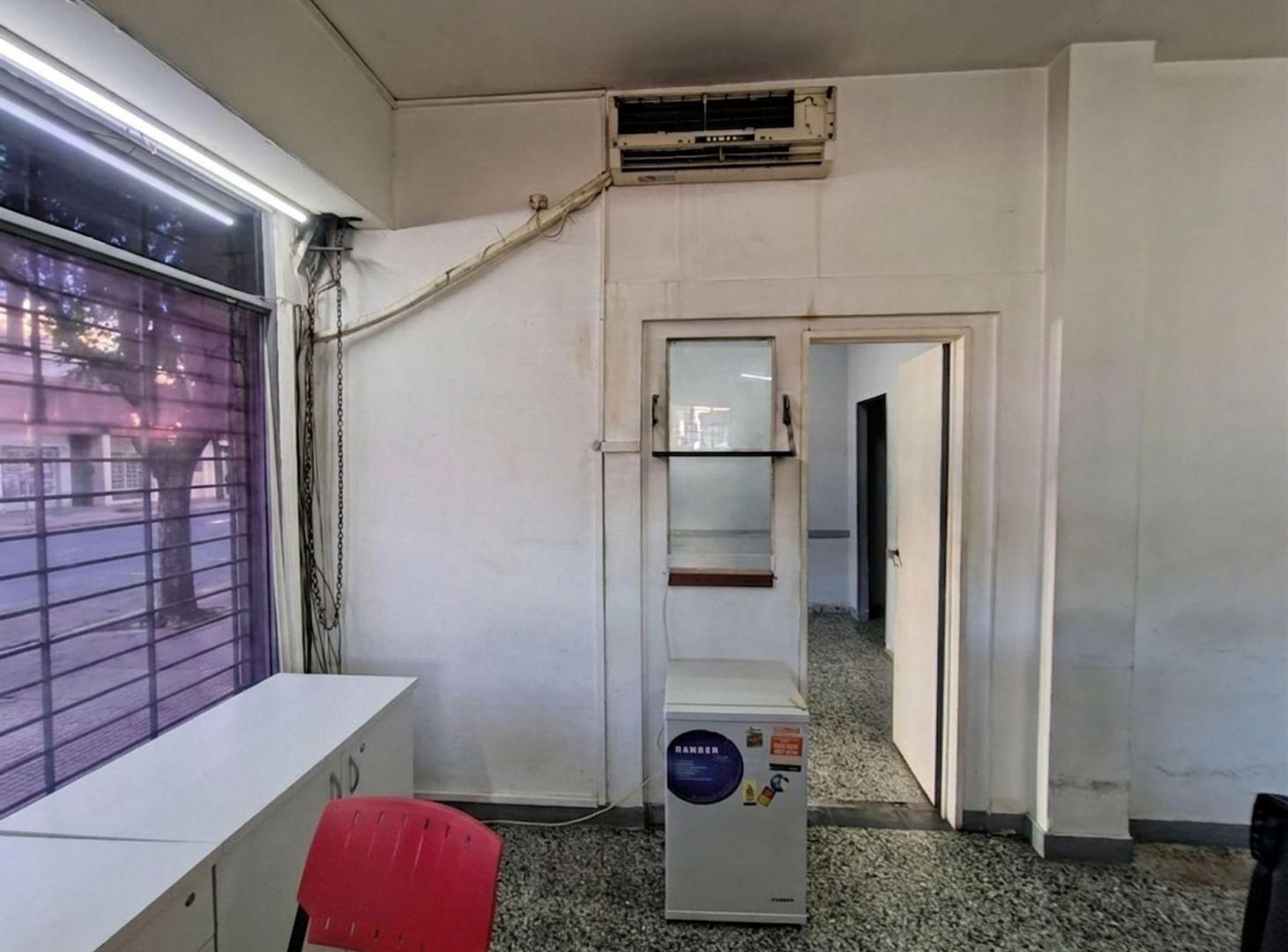 Foto de VENTA LOCAL COMERCIAL 34 METROS VILLA SARMIENTO, imagen 1
