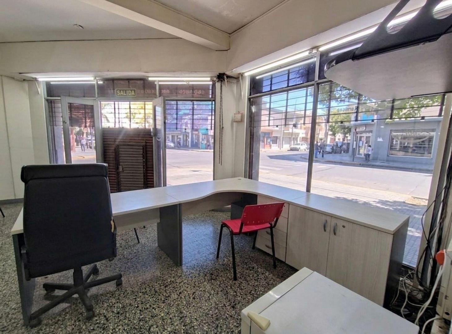 Foto de VENTA LOCAL COMERCIAL 34 METROS VILLA SARMIENTO, imagen 2