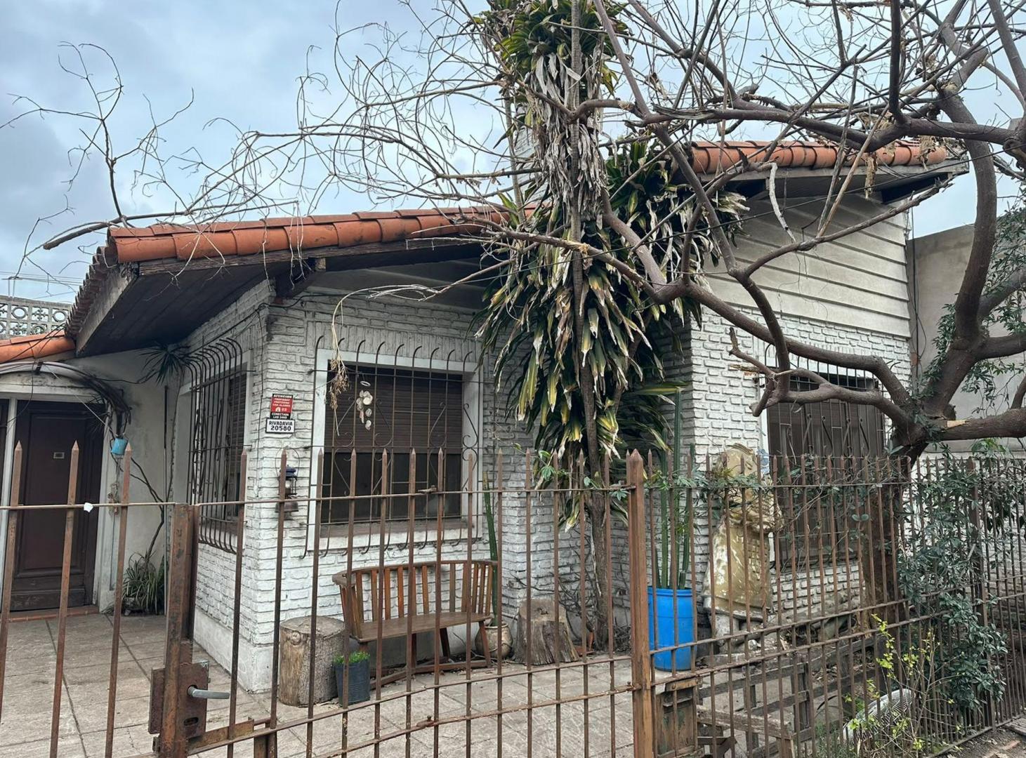 Foto de VENTA CASA 5 AMB A REMODELAR CASTELAR SUR APTOCRED, imagen 1