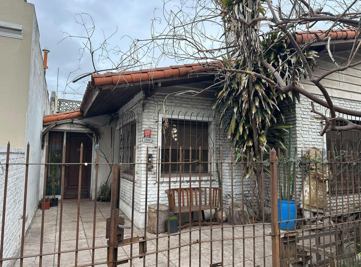 Foto de VENTA CASA 5 AMB A REMODELAR CASTELAR SUR APTOCRED, imagen 3