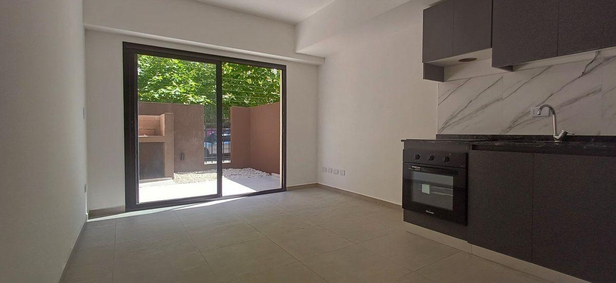Foto de VENTA MONOAMBIENTE HURLINGHAN PATIO PROPIO YPILETA, imagen 1