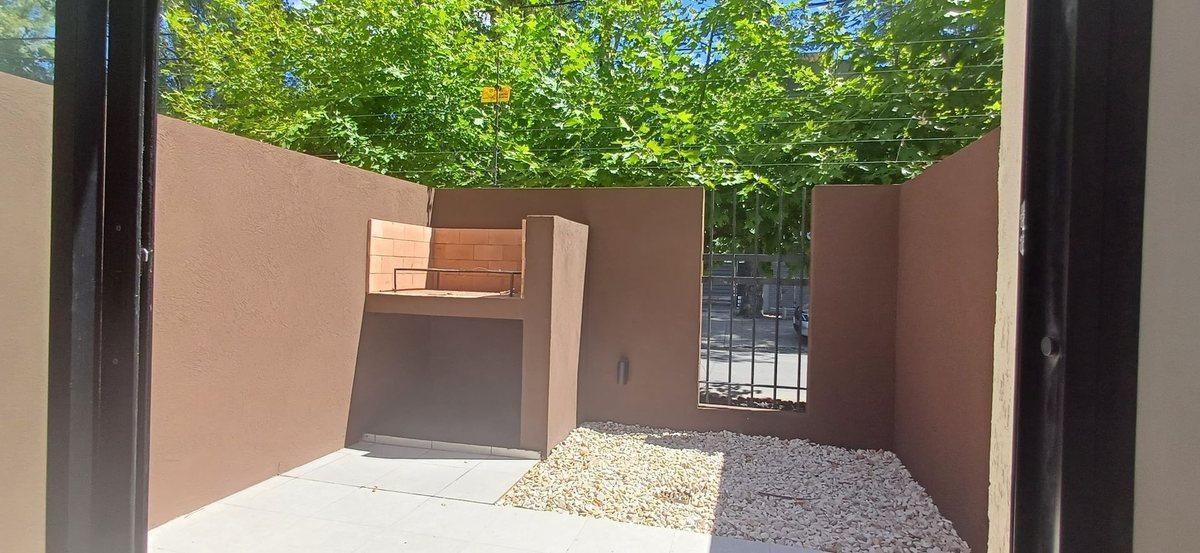 Foto de VENTA MONOAMBIENTE HURLINGHAN PATIO PROPIO YPILETA, imagen 3