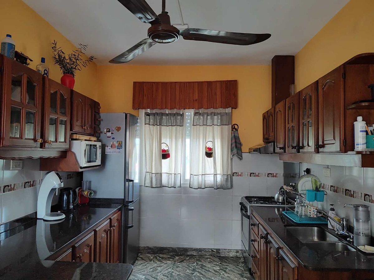 Foto de CASA VENTA 4 AMBIENTES CON DOS LOCALES Y JARDIN, imagen 1