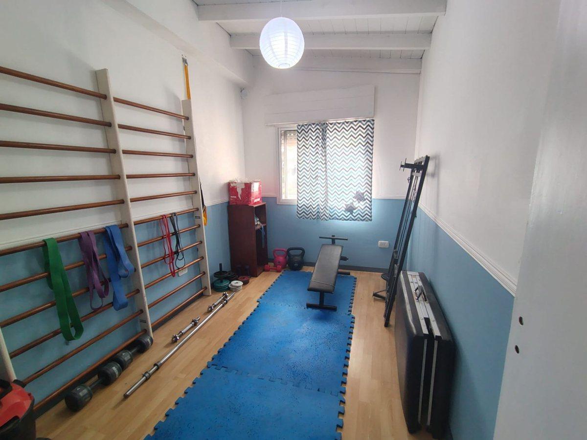 Foto de VENTA CASA 5 AMBIENTES C/COCHERA ITUZAINGO NORTE, imagen 2