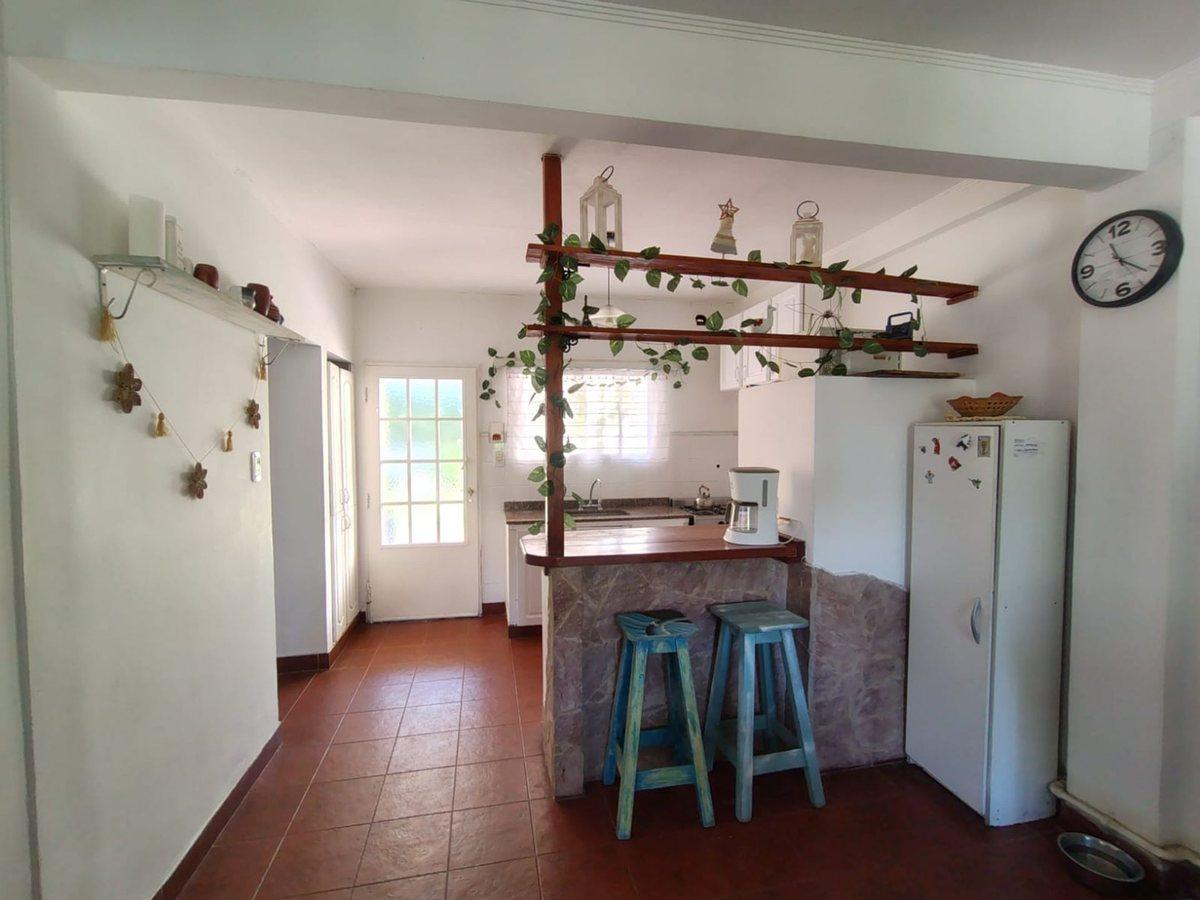 Foto de VENTA CASA 5 AMBIENTES C/COCHERA ITUZAINGO NORTE, imagen 4