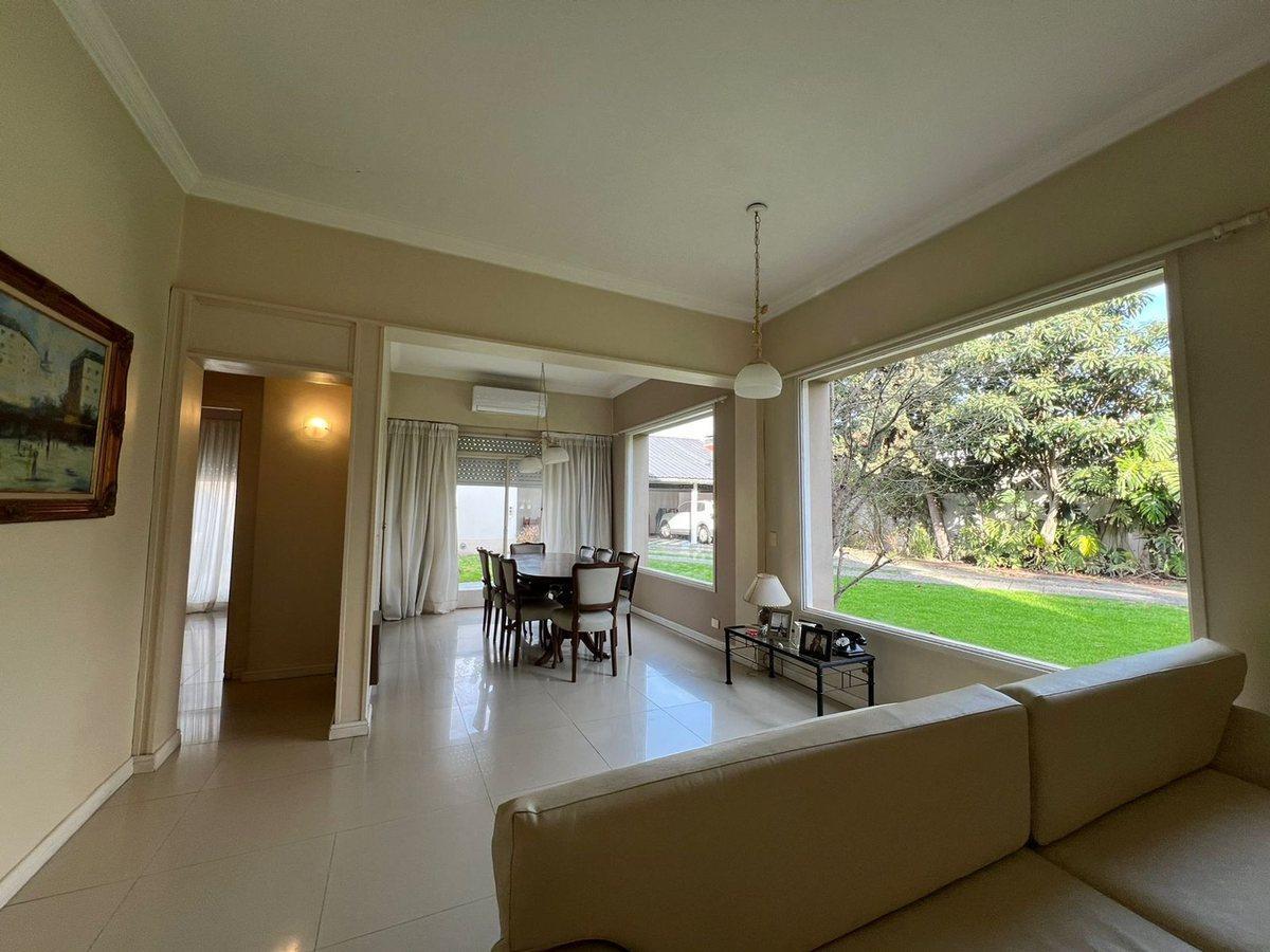 Foto de VENTA CASA 6 AMBIENTES 600 m2- CASTELAR NORTE, imagen 3
