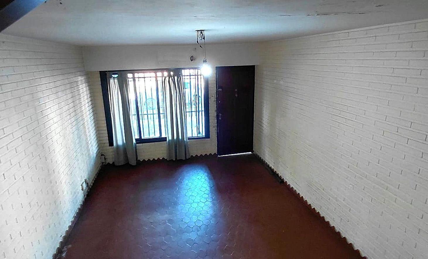 Foto de VENTA DUPLEX CASTELAR 3 AMB, PARQUE Y COCHERA, imagen 3