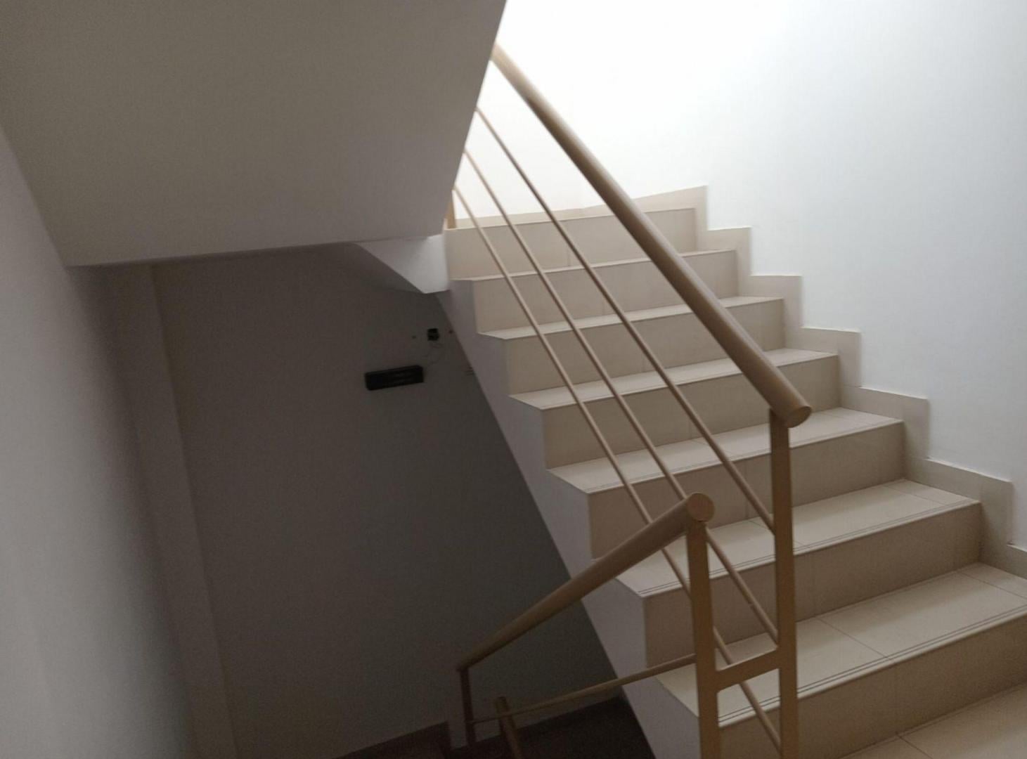 Foto de VENTA DEPARTAMENTO 2 AMB - CASTELAR CON COCHERA, imagen 3