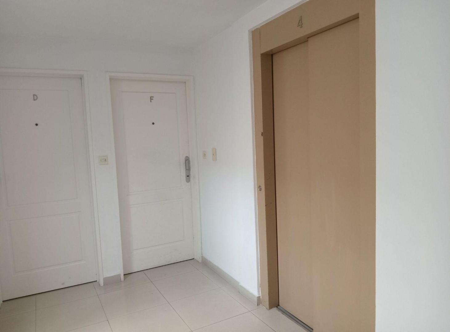 Foto de VENTA DEPARTAMENTO 2 AMB - CASTELAR CON COCHERA, imagen 4
