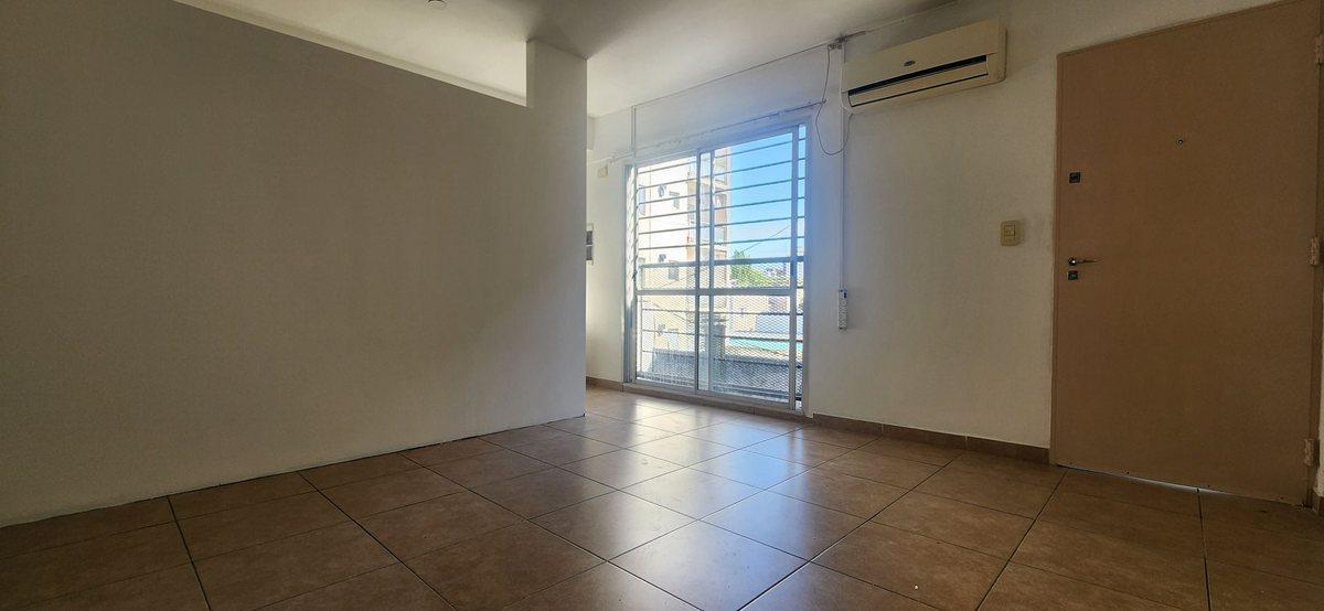 Foto de VENTA DEPTO 2 AMBIENTES CASTELAR APTO CREDITO, imagen 2