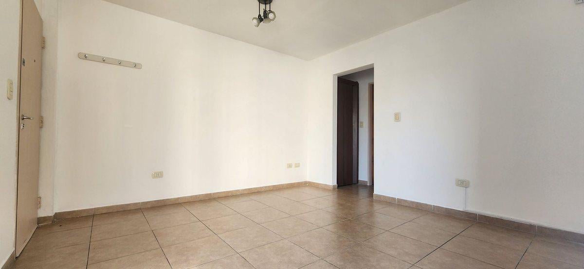 Foto de VENTA DEPTO 2 AMBIENTES CASTELAR APTO CREDITO, imagen 1