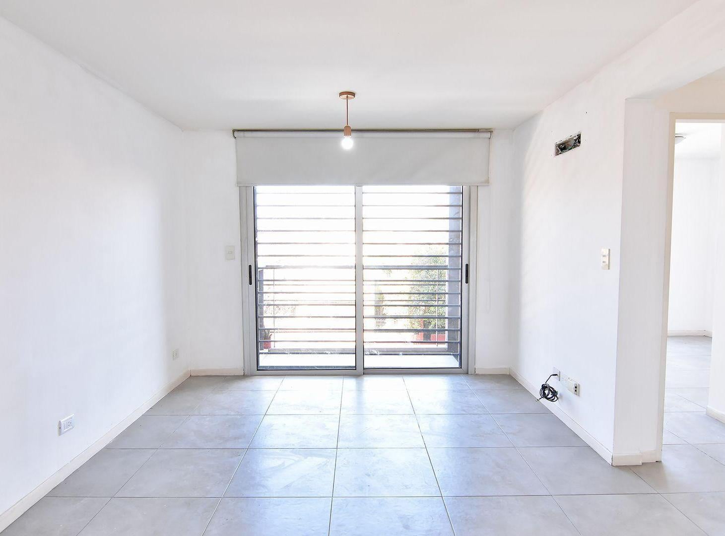 Foto de VENTA DPTO 2 AMBS CASTELAR FRENTE BALCON, imagen 2