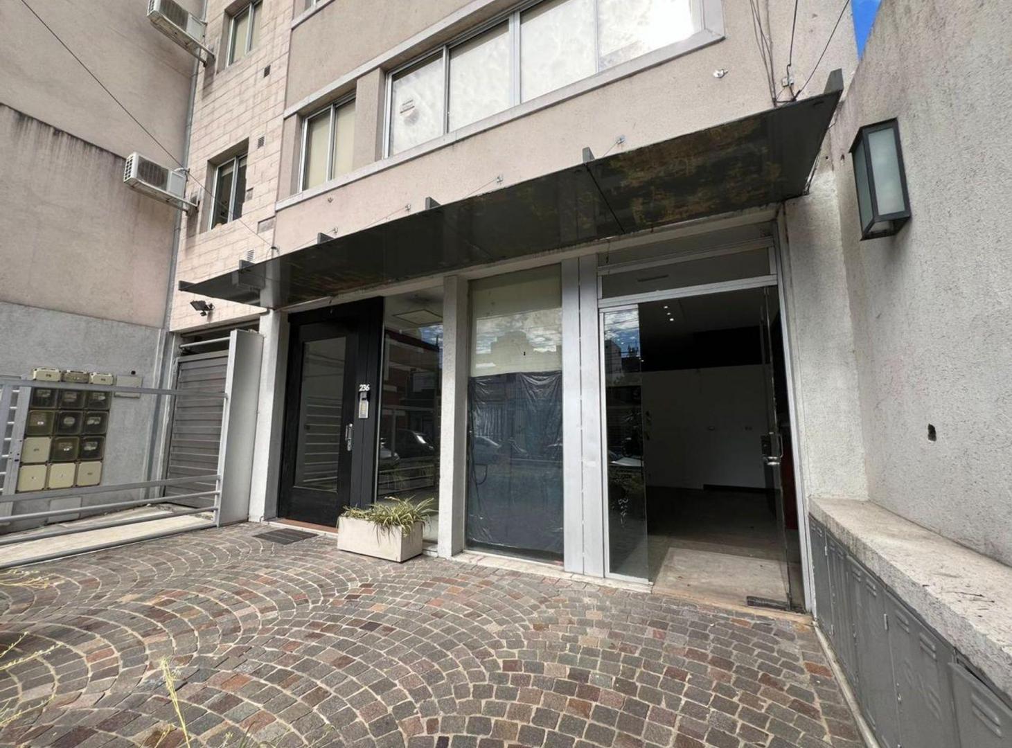 Foto de VENTA LOCAL COMERCIAL CON COCHERA- MORON, imagen 5
