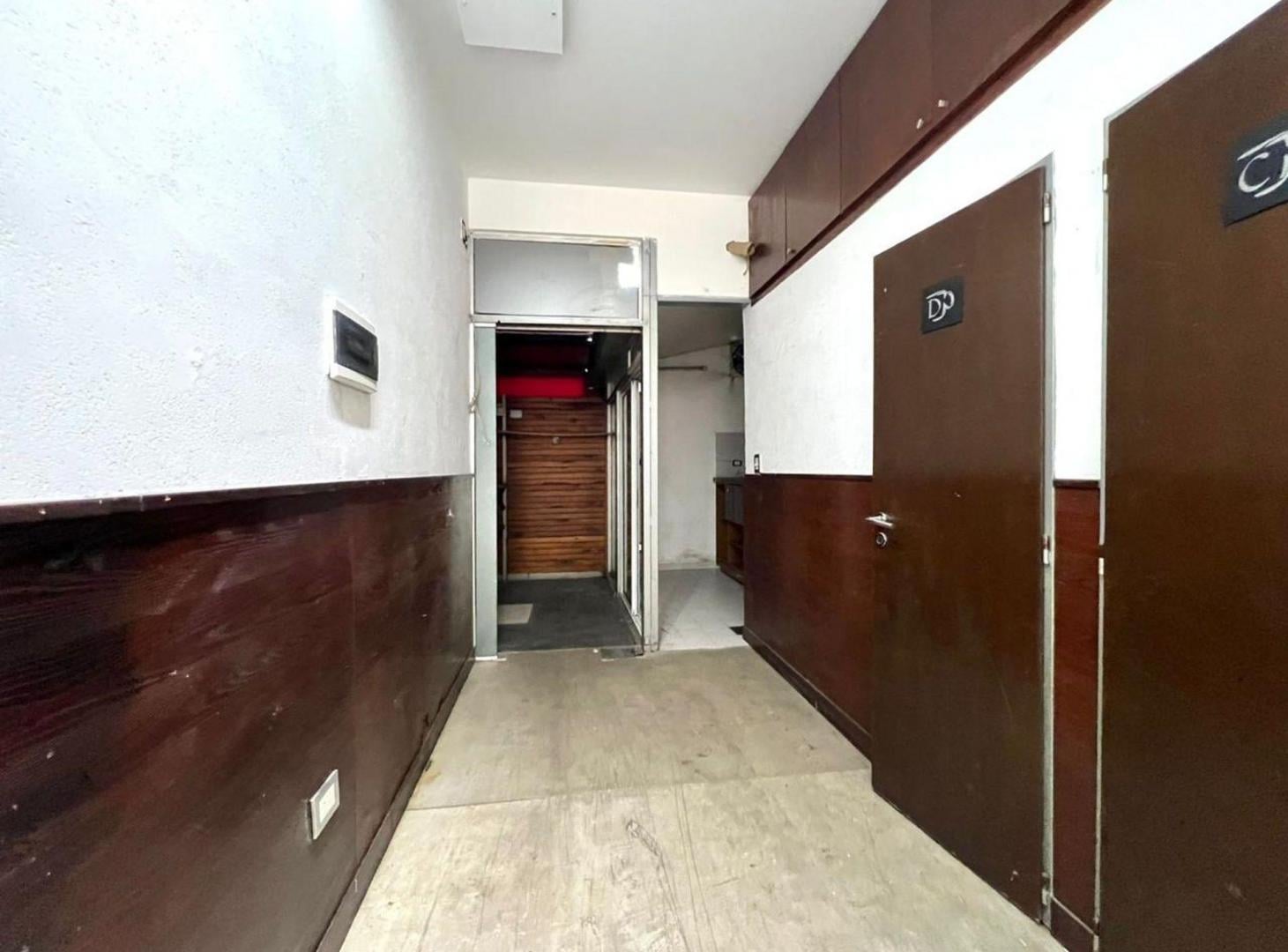 Foto de VENTA LOCAL COMERCIAL CON COCHERA- MORON, imagen 3