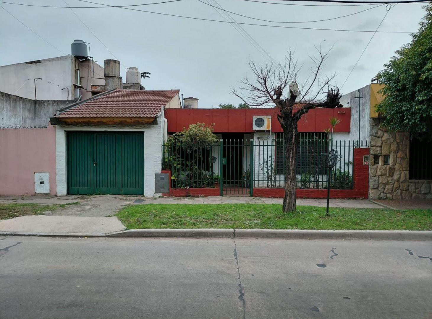 Foto de CASA EN VENTA 2 DORMITORIOS / PALOMAR APTA CREDITO, imagen 1