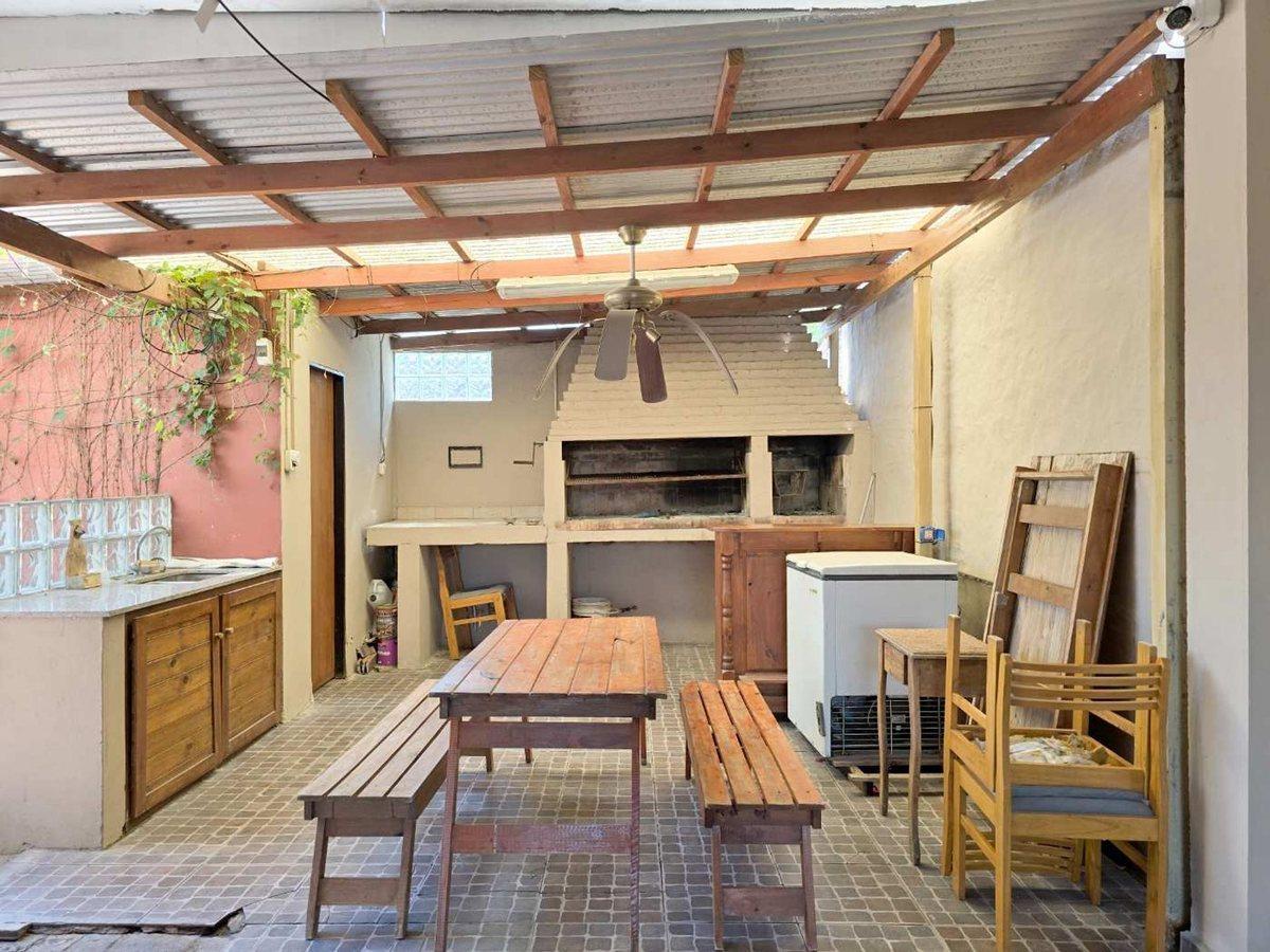 Foto de VENTA DE CASA 6 AMBIENTES EN BLOQUE EN ITUZAINGO, imagen 3