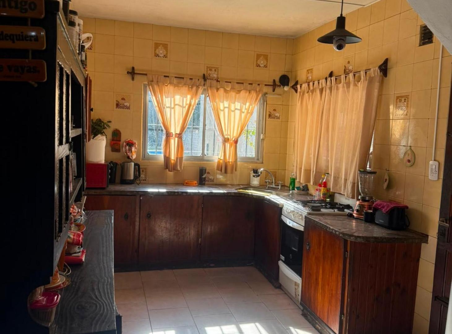 Foto de VENTA CASA A REFACCIONAR LOTE 562 MTS, imagen 2