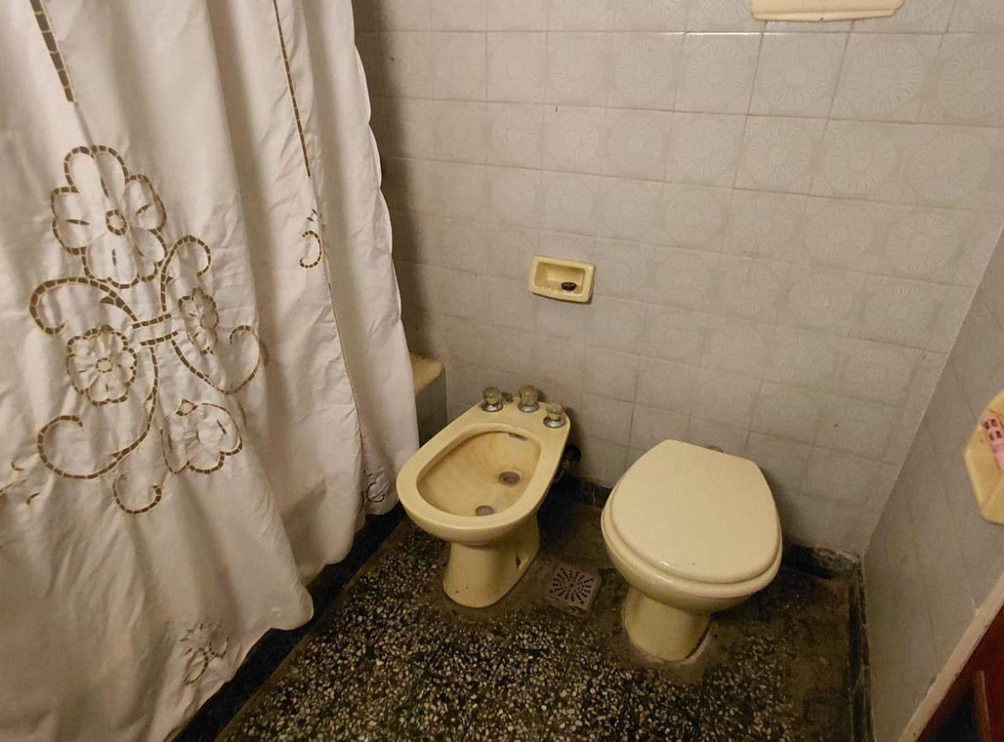 Foto de VENTA CASA CIUDADELA 4 AMB.JARDIN-COCH-REFACCIONAR, imagen 4