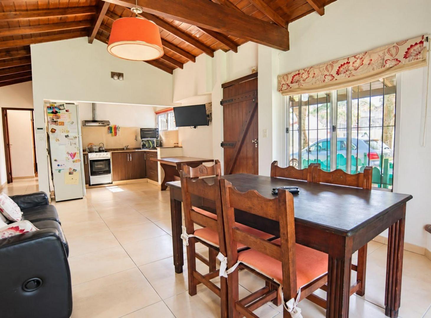 Foto de VENTA CASA 2 AMB EN LA REJA GRAN PARQUE CON PILETA, imagen 2