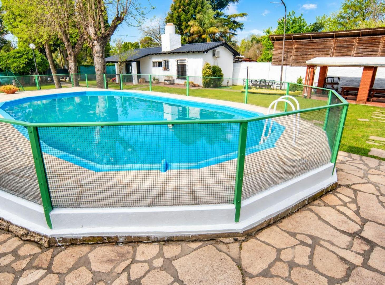 Foto de VENTA CASA 2 AMB EN LA REJA GRAN PARQUE CON PILETA, imagen 1