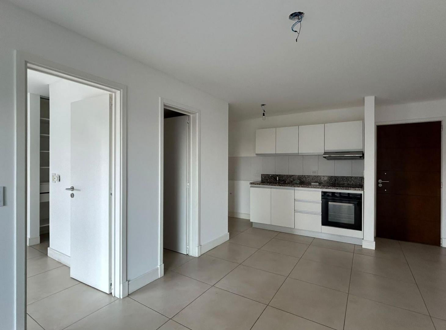 Foto de VENTA DEPTO 2 AMB C/ BALCÓN Y COCHERA ITUZAINGÓ, imagen 3