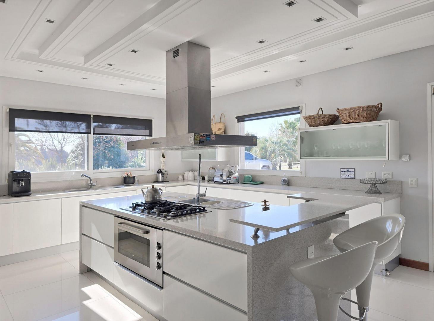 Foto de VENTA CASA LUJAN 8 AMB PILETA GREEN DE GOLF, imagen 3