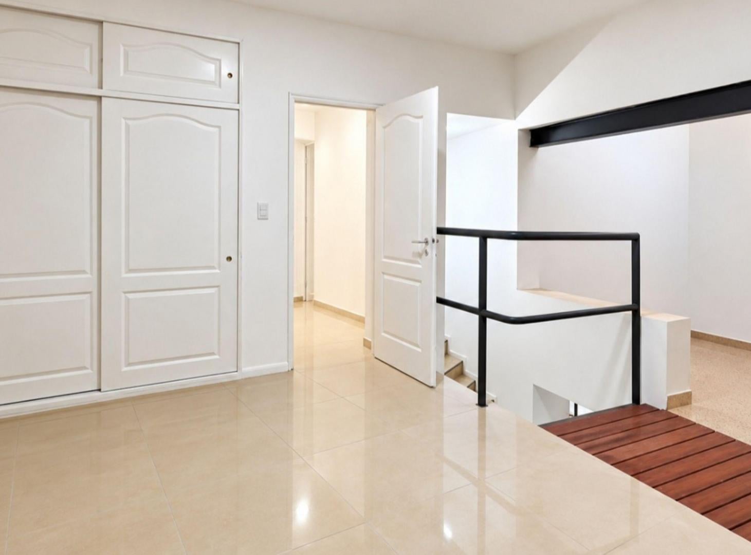 Foto de VENTA PH 4 AMB CASTELAR SUR CON PILETA Y QUINCHO, imagen 4