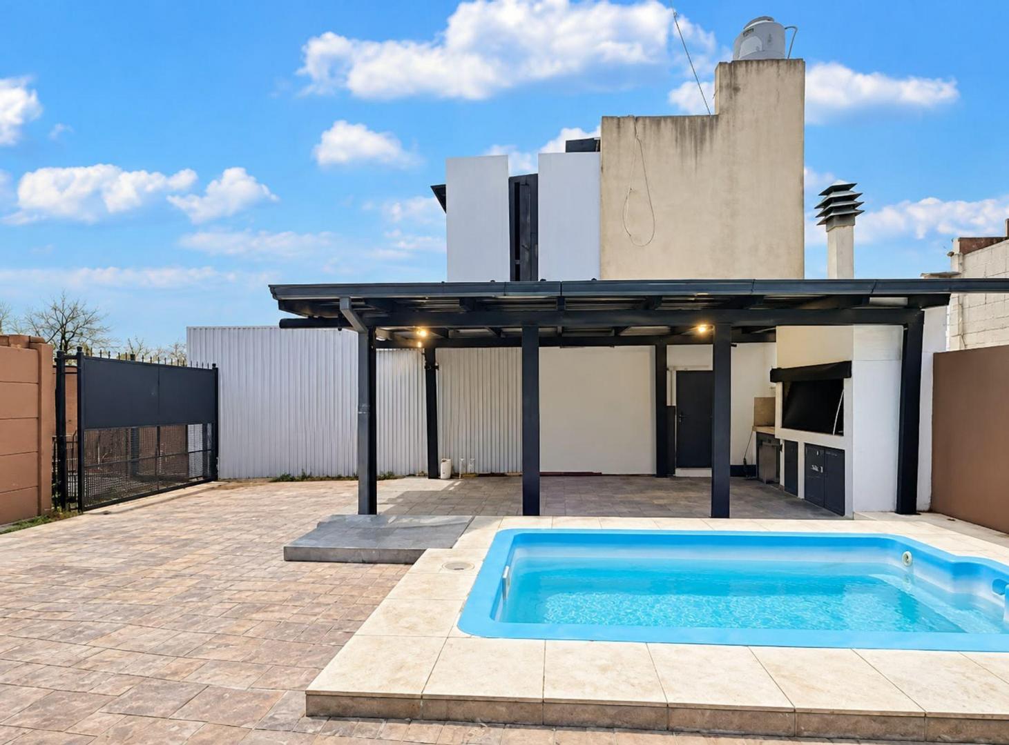 Foto de VENTA PH 4 AMB CASTELAR SUR CON PILETA Y QUINCHO, imagen 5