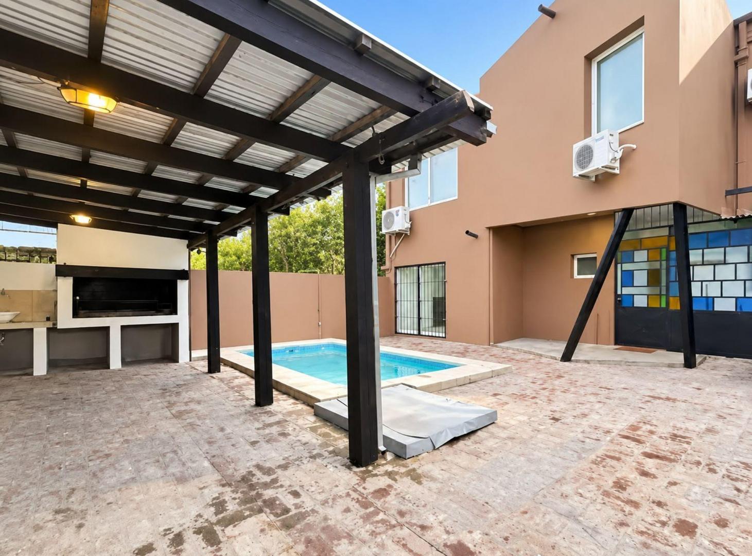 Foto de VENTA PH 4 AMB CASTELAR SUR CON PILETA Y QUINCHO, imagen 1