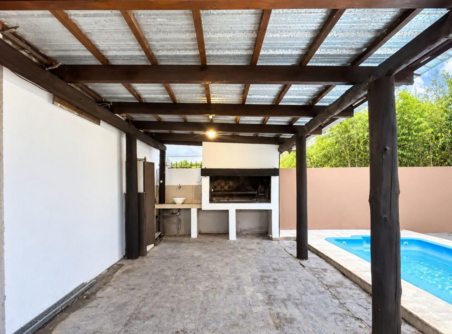 Foto de VENTA PH 4 AMB CASTELAR SUR CON PILETA Y QUINCHO, imagen 3