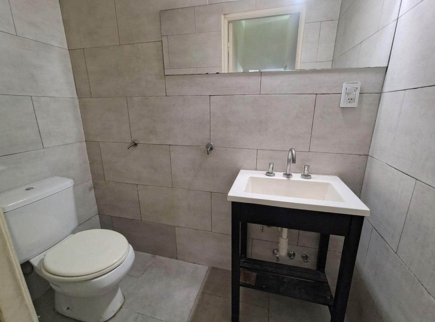 Foto de VENTA LOCAL COMERCIAL 32 METROS VILLA SARMIENTO, imagen 2