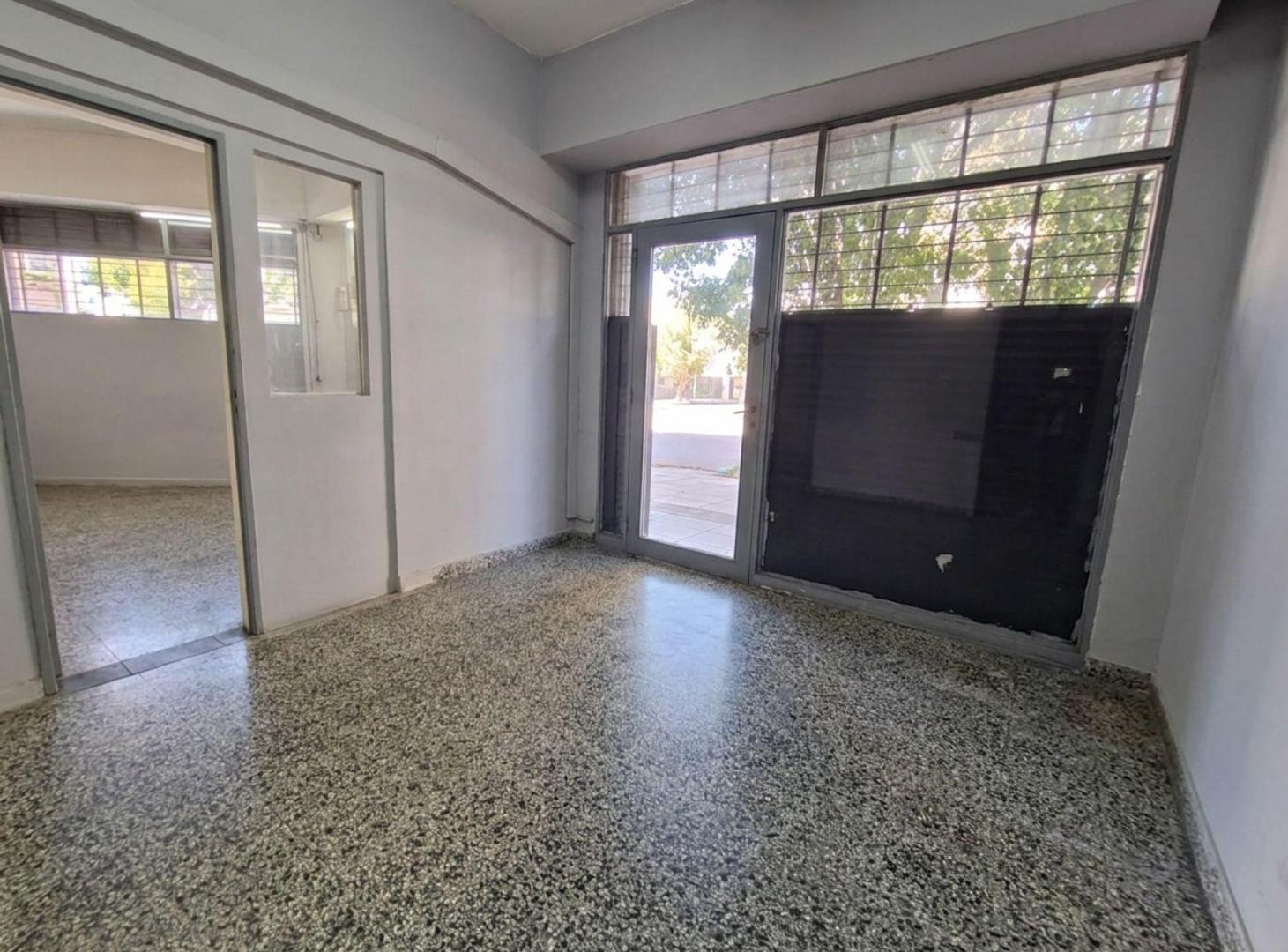Foto de VENTA LOCAL COMERCIAL 32 METROS VILLA SARMIENTO, imagen 1