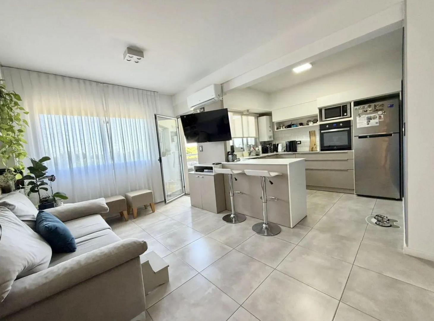 Foto de VENTA DEPTO 2 AMB CON BALCÓN Y COCHERA - ITUZAINGÓ, imagen 3