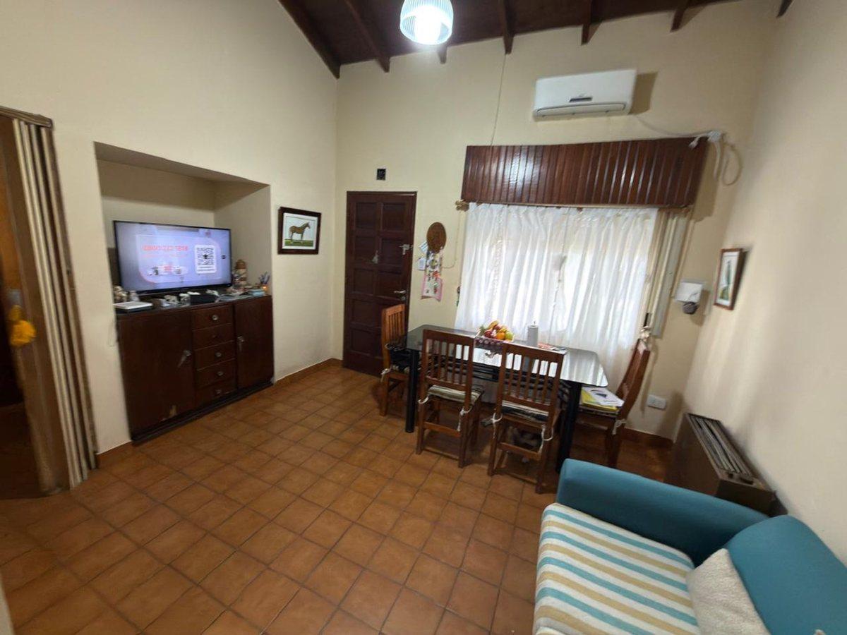 Foto de CASA en VENTA EN MERLO CON PATIO COCHERA Y DPTO, imagen 2
