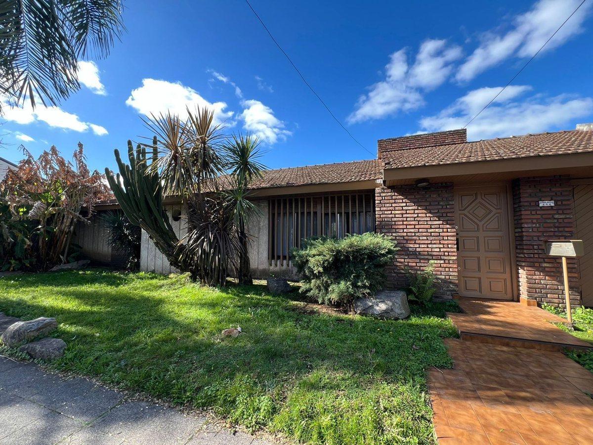 Foto de VENTA CASA 4 AMBIENTES - CASTELAR SUR, imagen 2