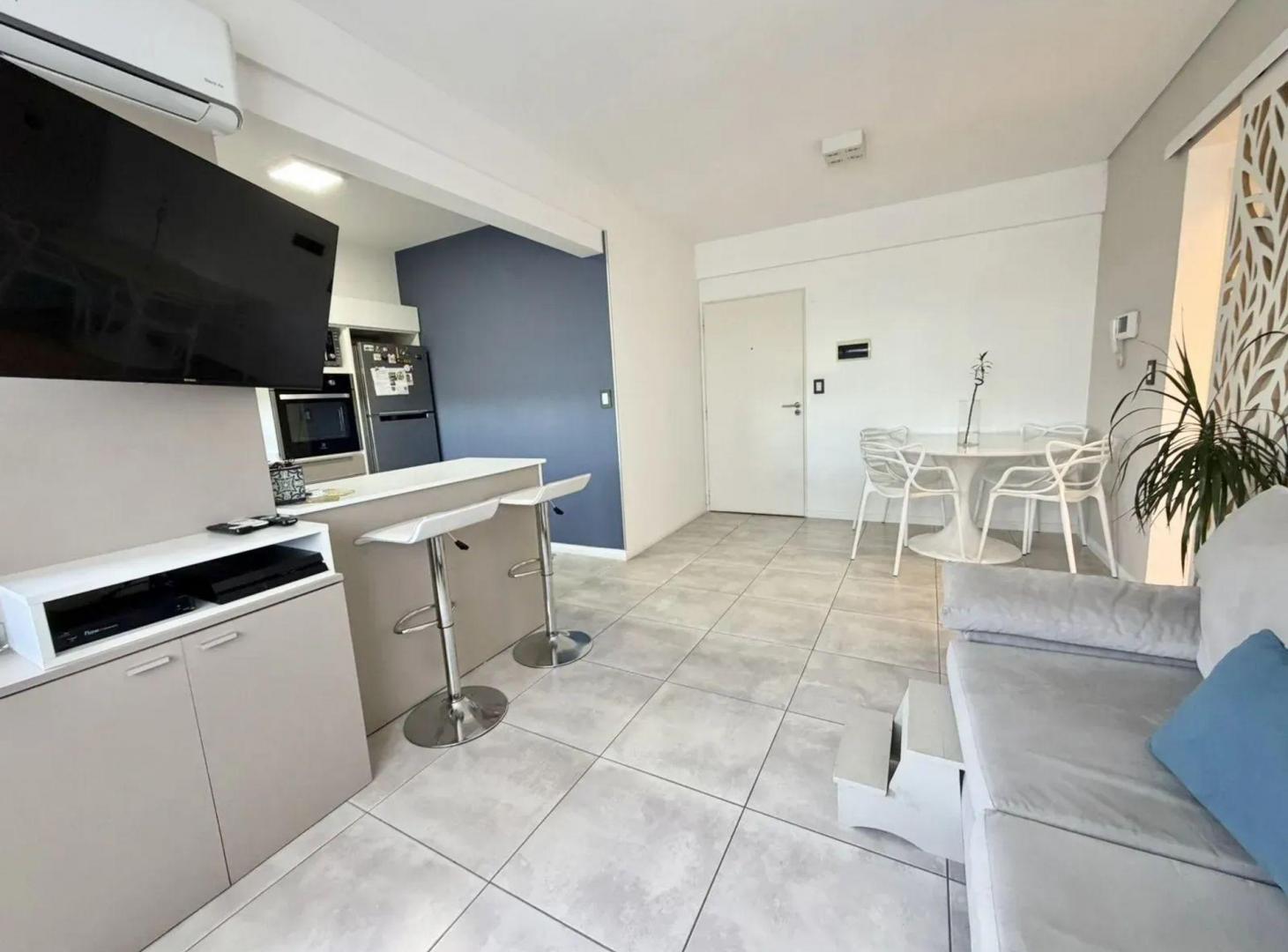 Foto de VENTA DEPTO 2 AMB CON BALCÓN Y COCHERA - ITUZAINGÓ, imagen 2