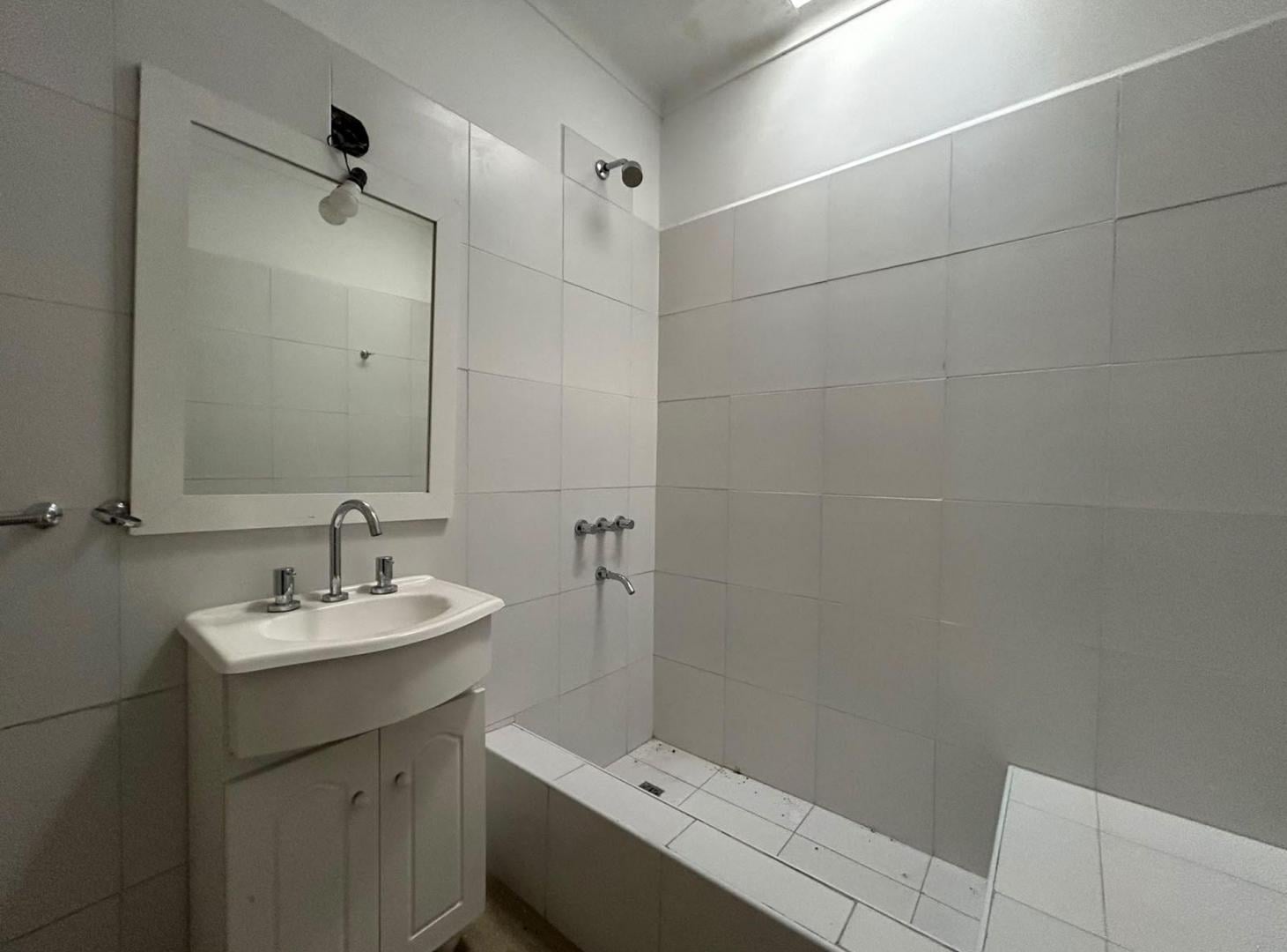 Foto de VENTA GALPÓN 260 M2 CUB. - MORÓN, imagen 2
