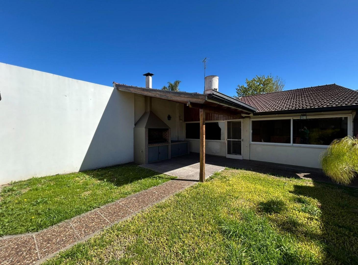 Foto de VENTA CHALET 3 AMB. C/COCHERA - ITUZAINGÓ, imagen 3