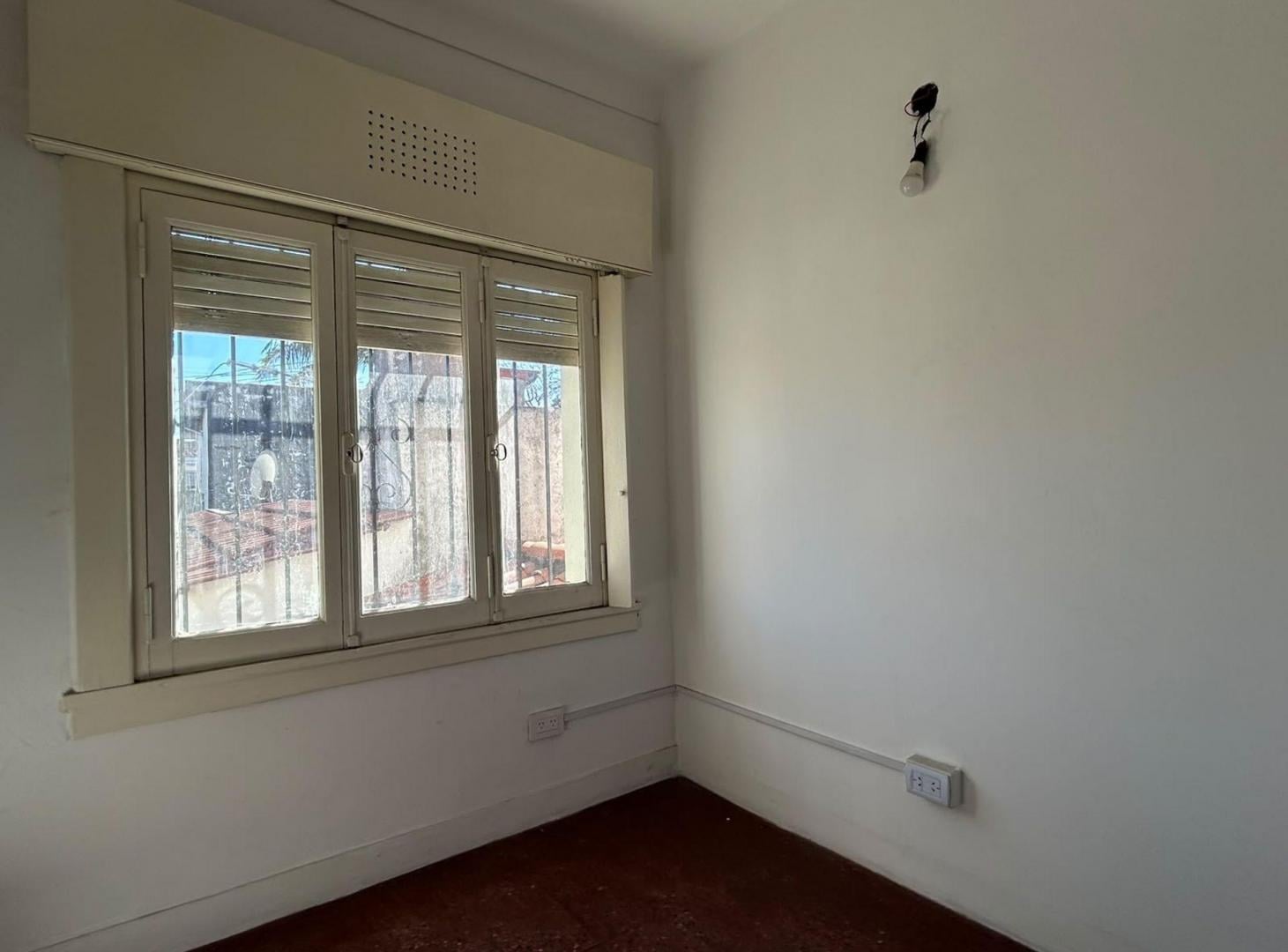 Foto de VENTA CASA 4 AMBIENTES + GALPÓN/DEPÓSITO - MORÓN, imagen 3