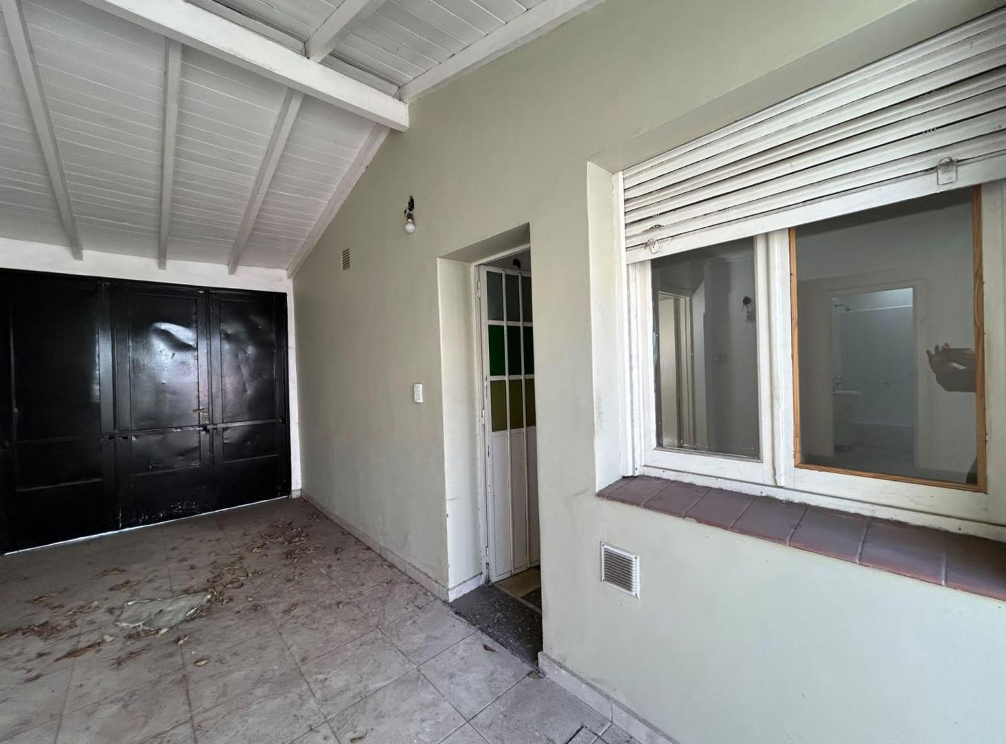 Foto de VENTA CASA 4 AMBIENTES + GALPÓN/DEPÓSITO - MORÓN, imagen 4